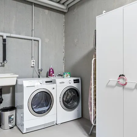 Mitoyenne Proche Des Bains - B4 Villa *